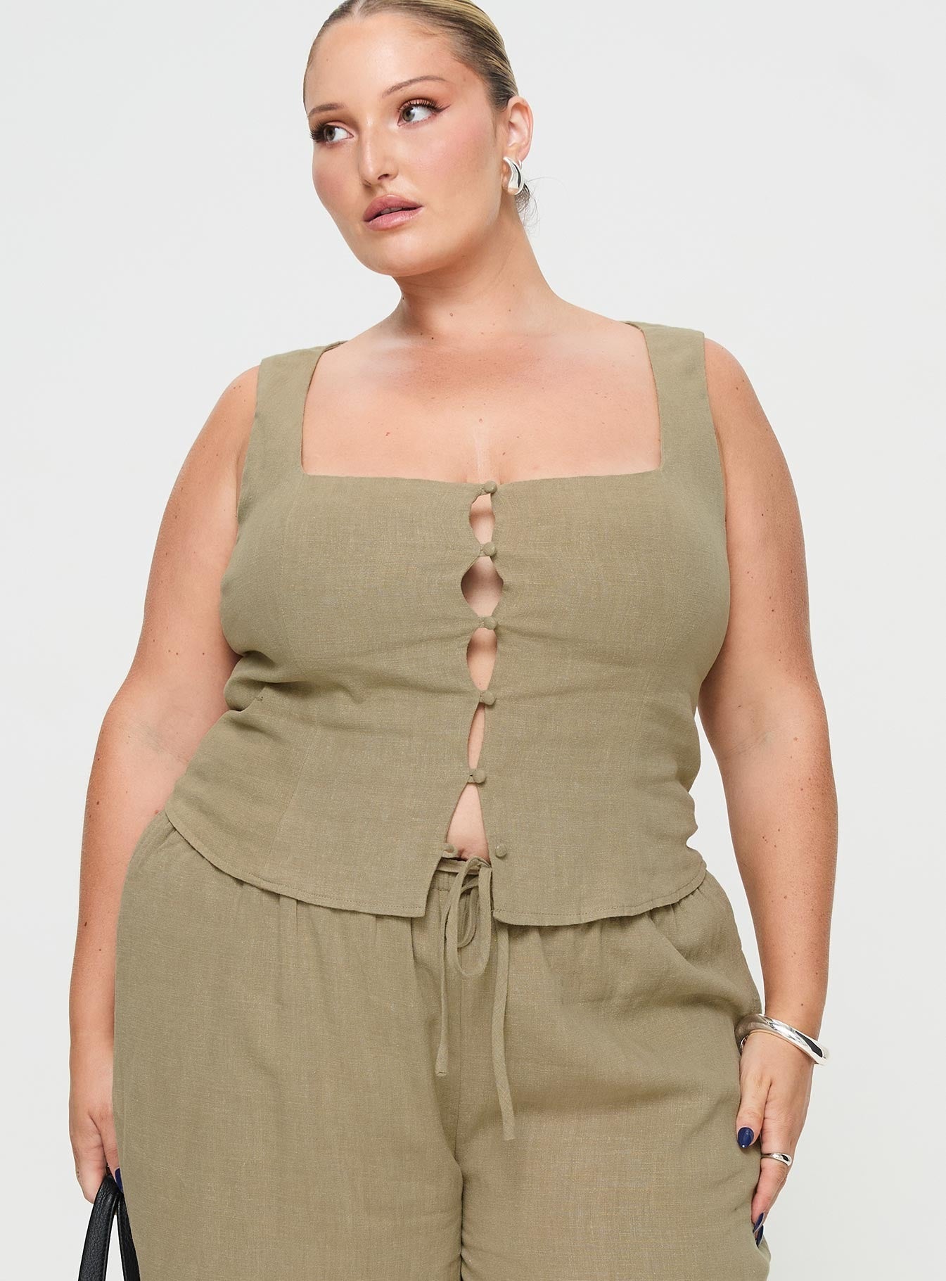 Zenda Linen Blend Top Olive Curve