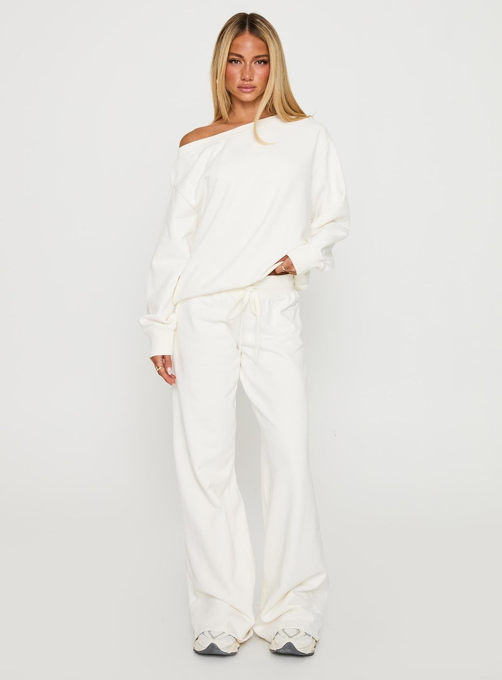 Wellness Off The Shoulder Jumper Washed White