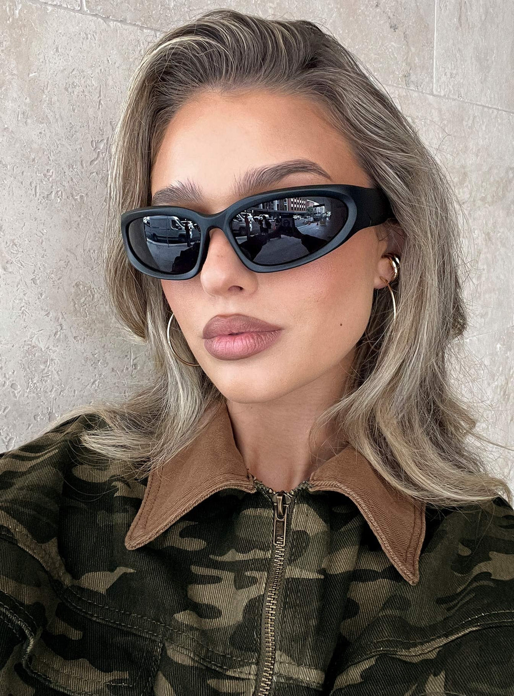 Huxlee Curved Sunglasses Black