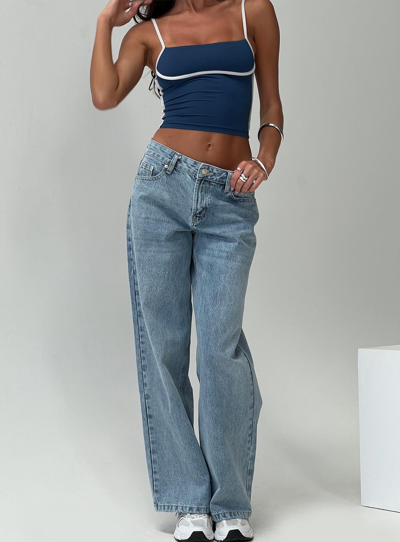 Serenitia Mid Rise Straight Leg Jeans Light Wash Tall