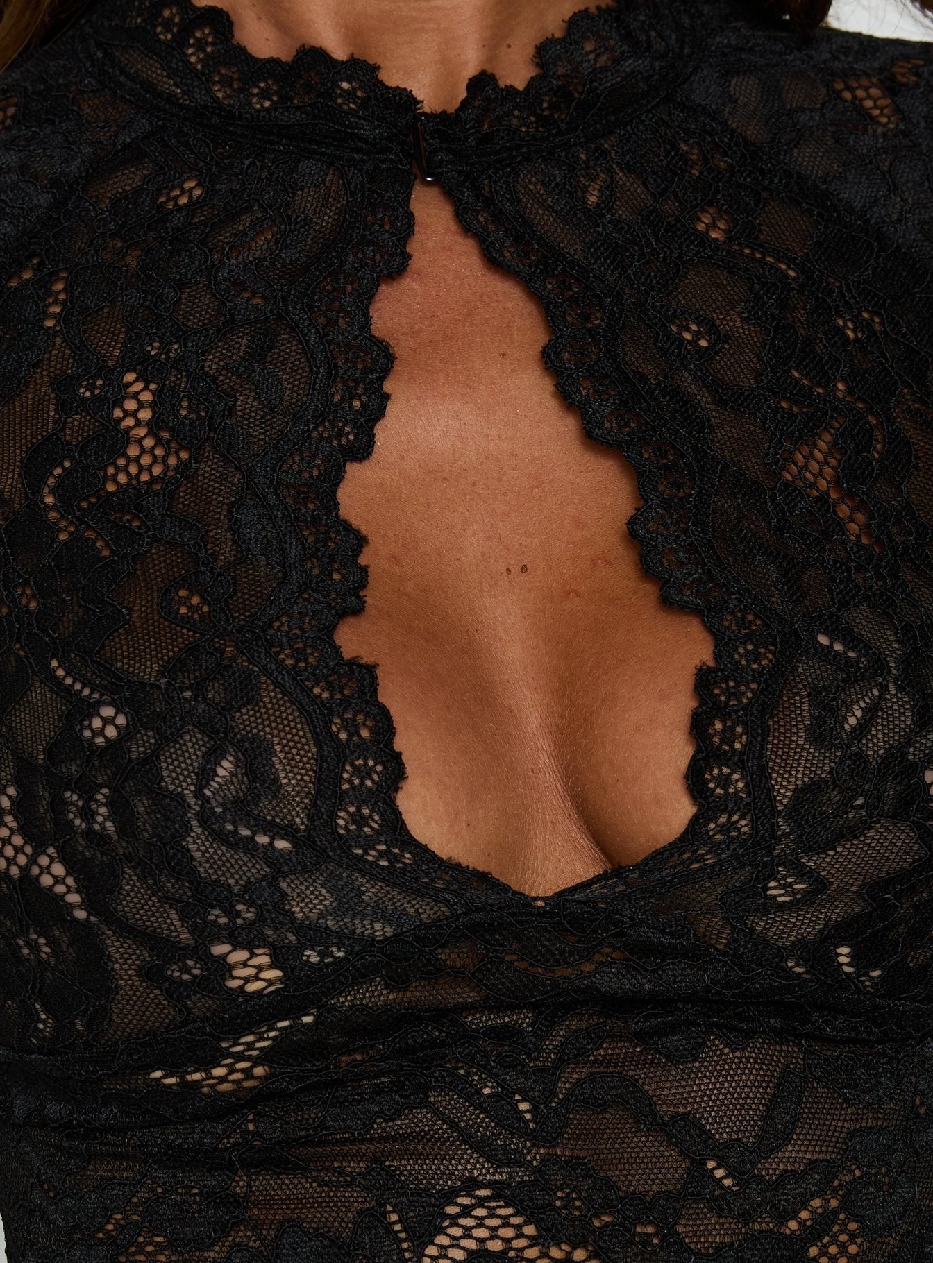Quinbie Lace Short Sleeve Top Black