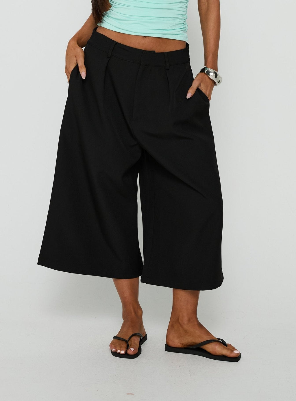 Busy Busy Low Baggy Capri Pant Black