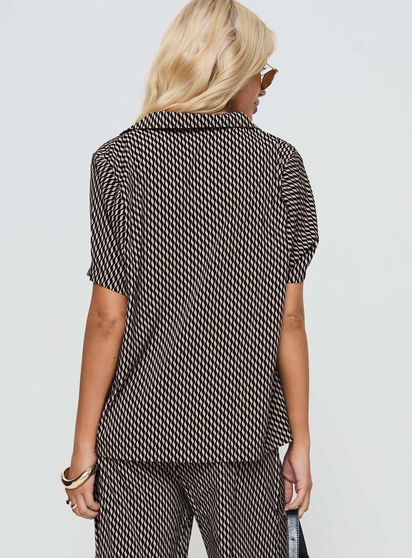 Begonia Shirt Beige / Black