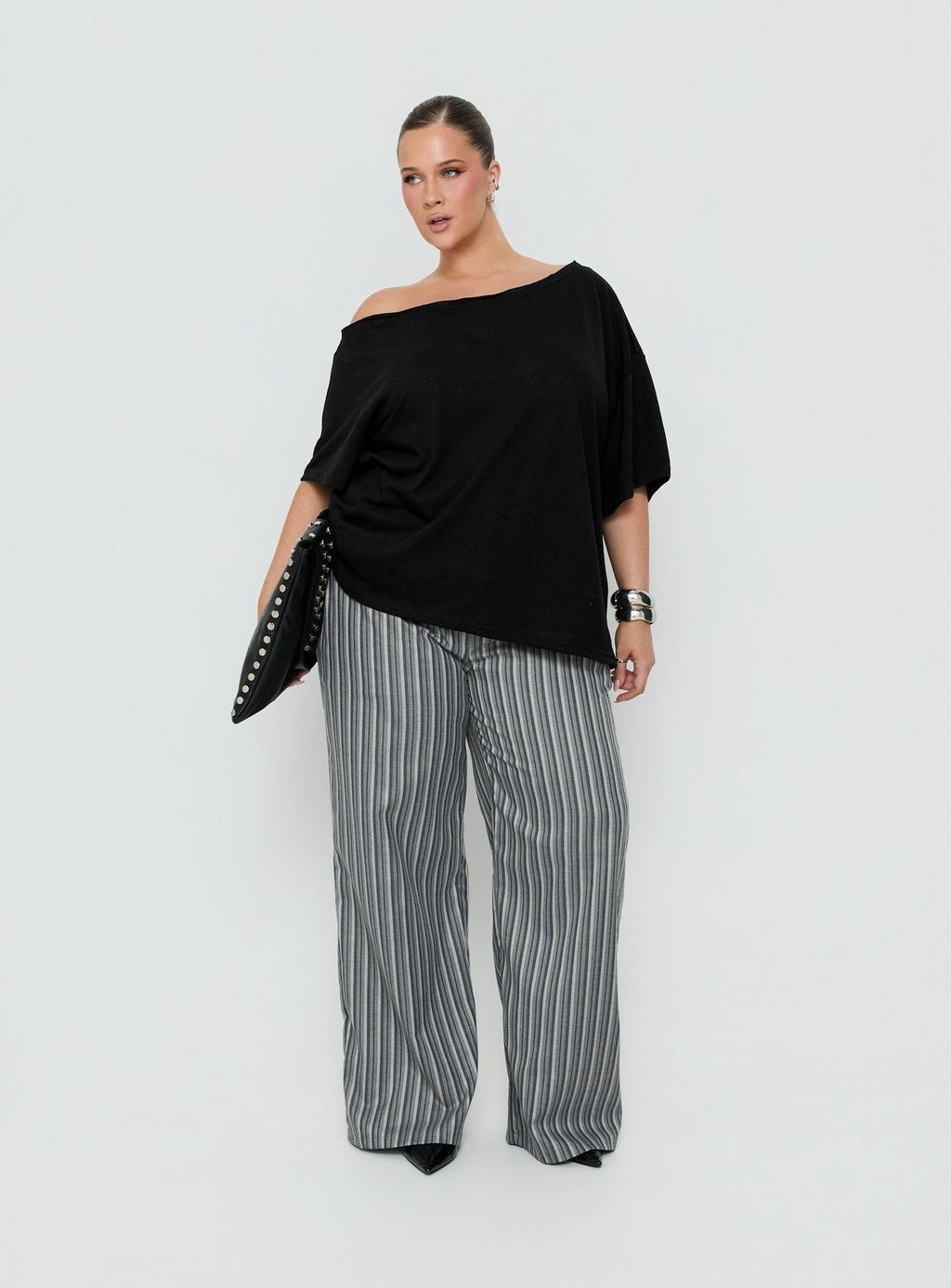 Winny Off Shoulder Tee Black Curve
