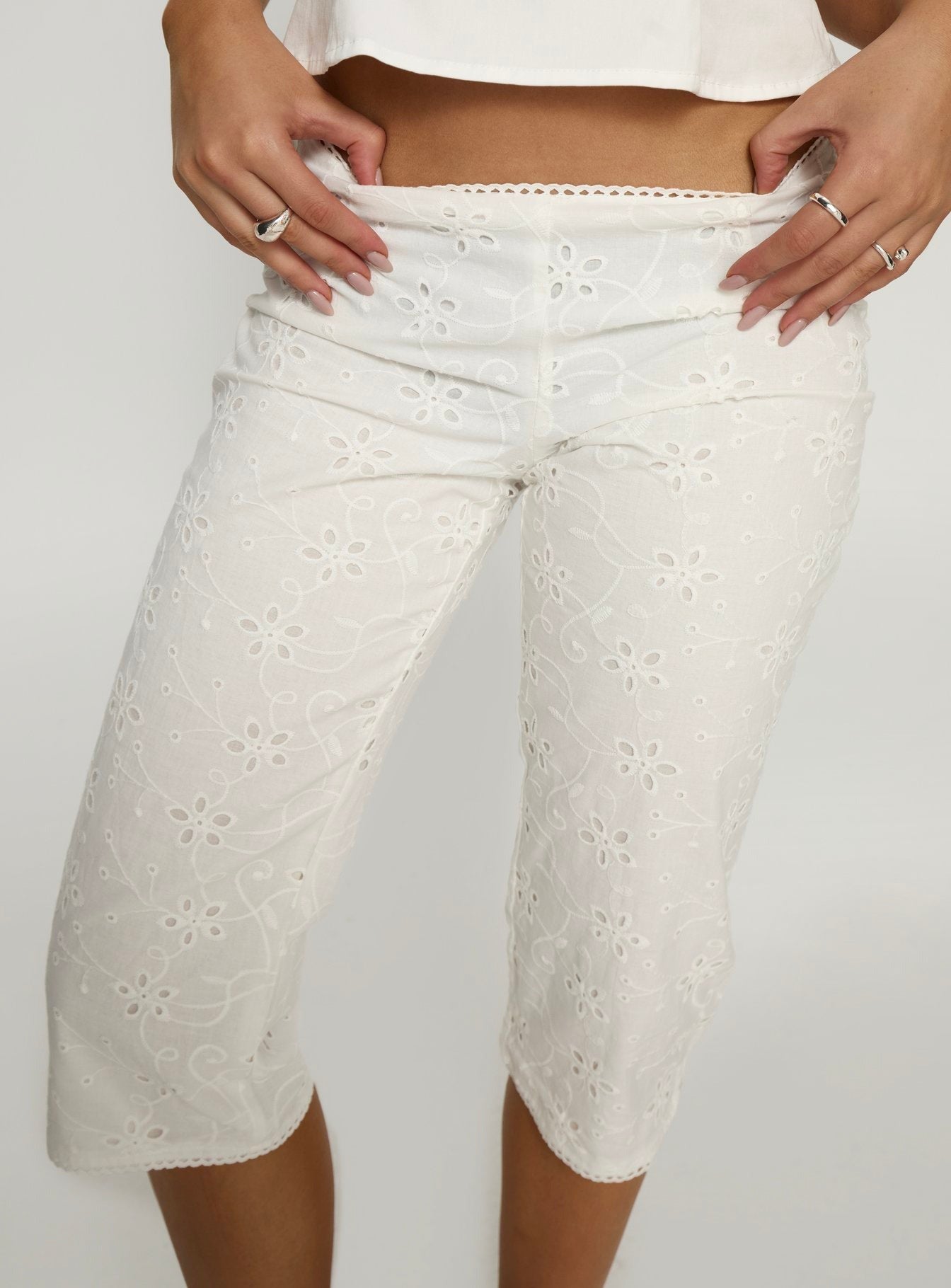 Pamella Anglaise Capri Pant White