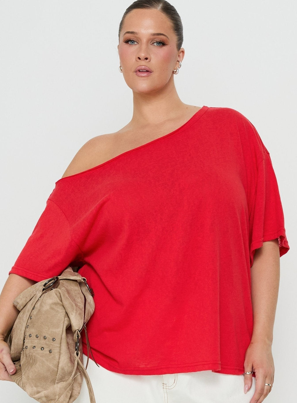 Winny Off Shoulder Tee Red Curve