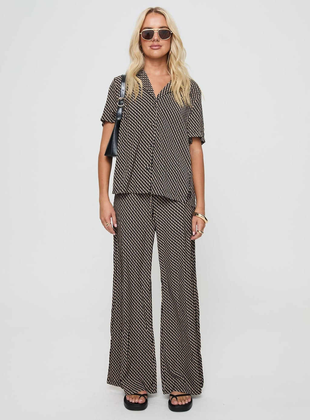 Begonia Shirt Beige / Black