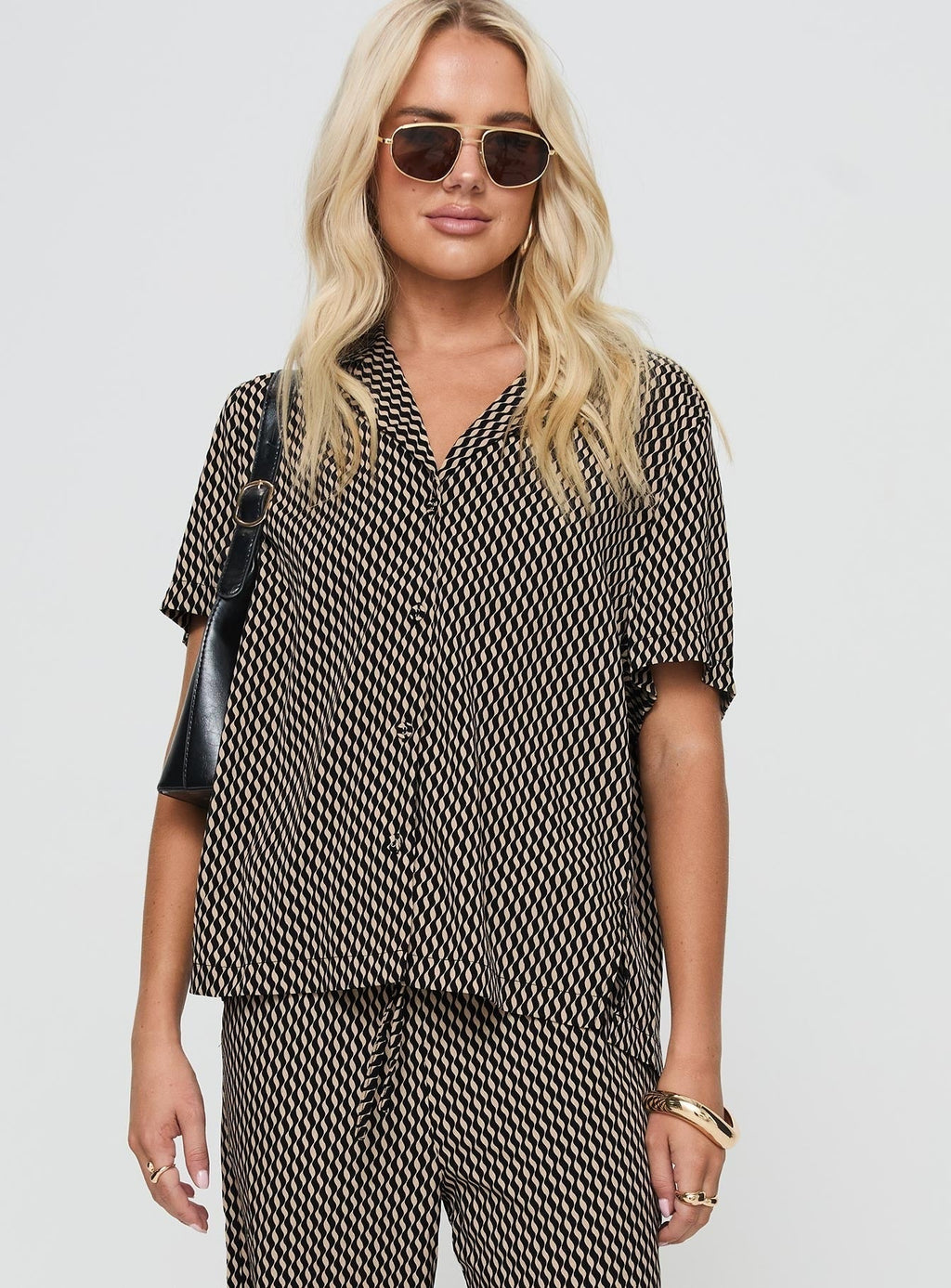 Begonia Shirt Beige / Black
