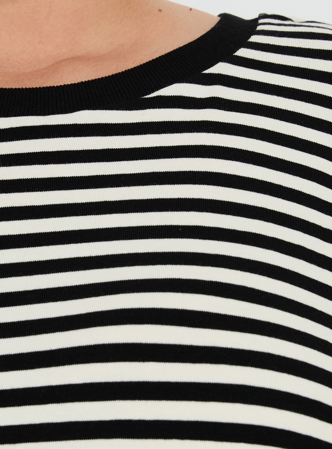 Settle Down Short Sleeve Top Black / White Stripe Curve
