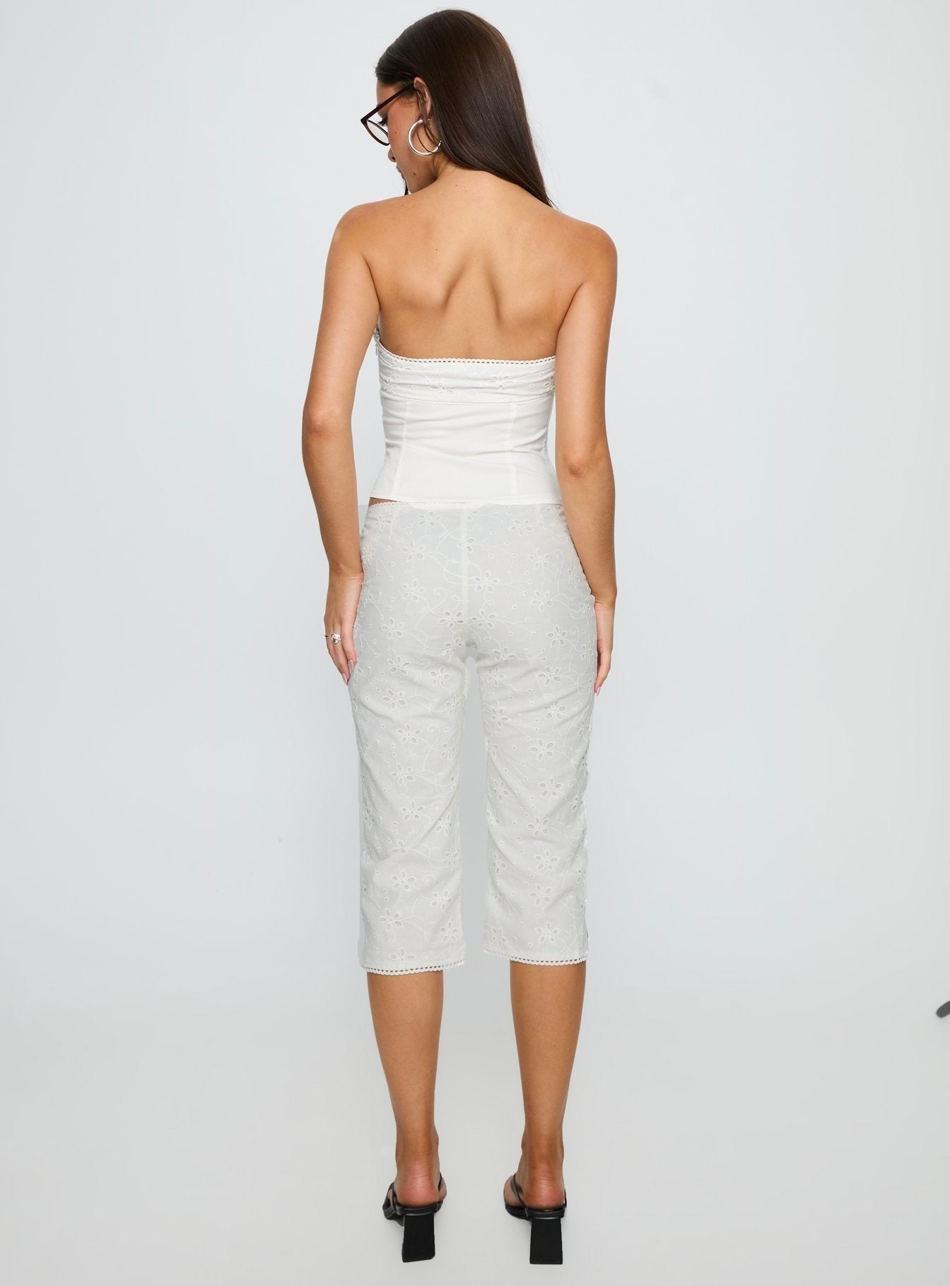 Pamella Anglaise Capri Pant White