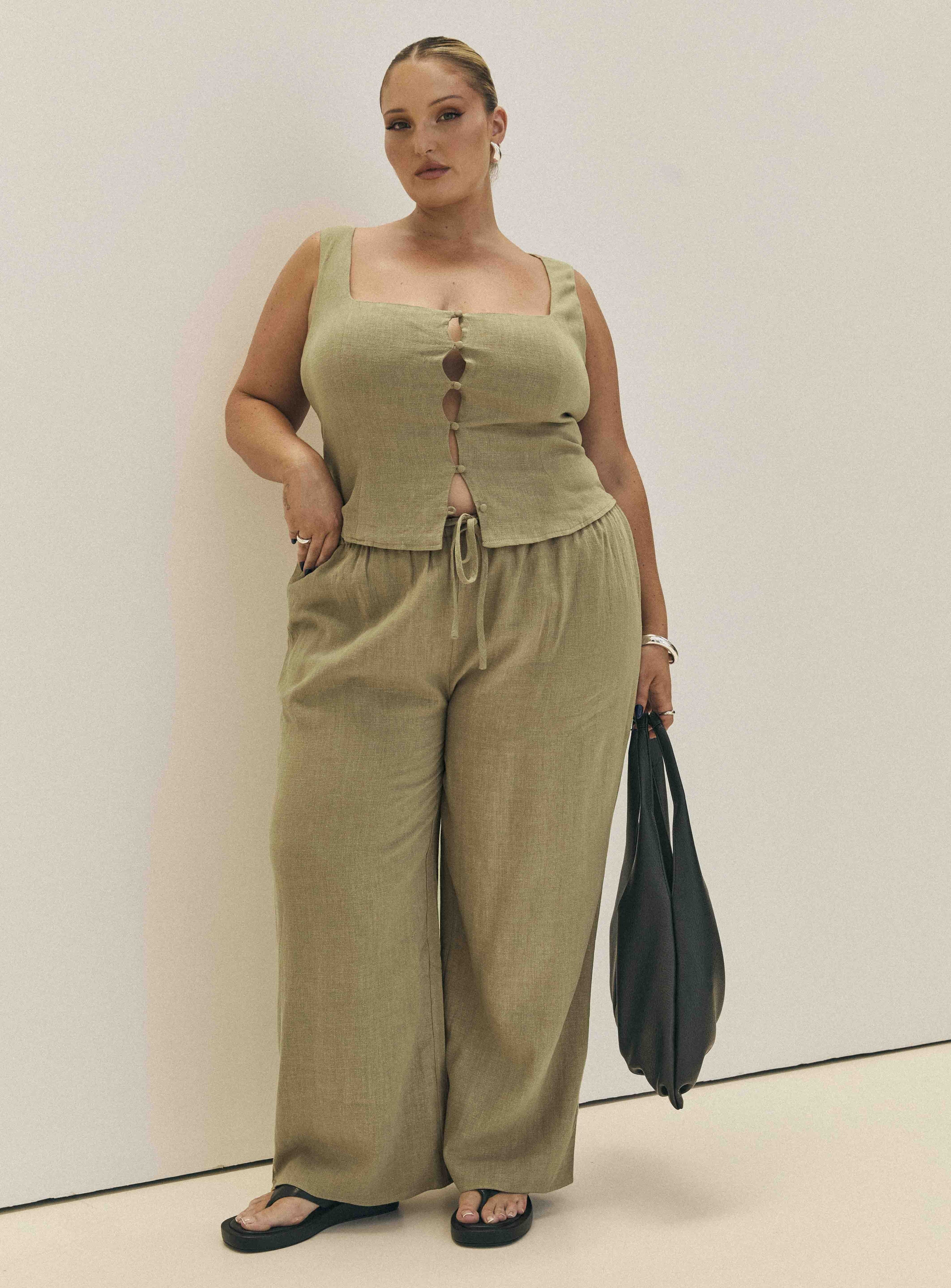 Zenda Linen Blend Top Olive Curve