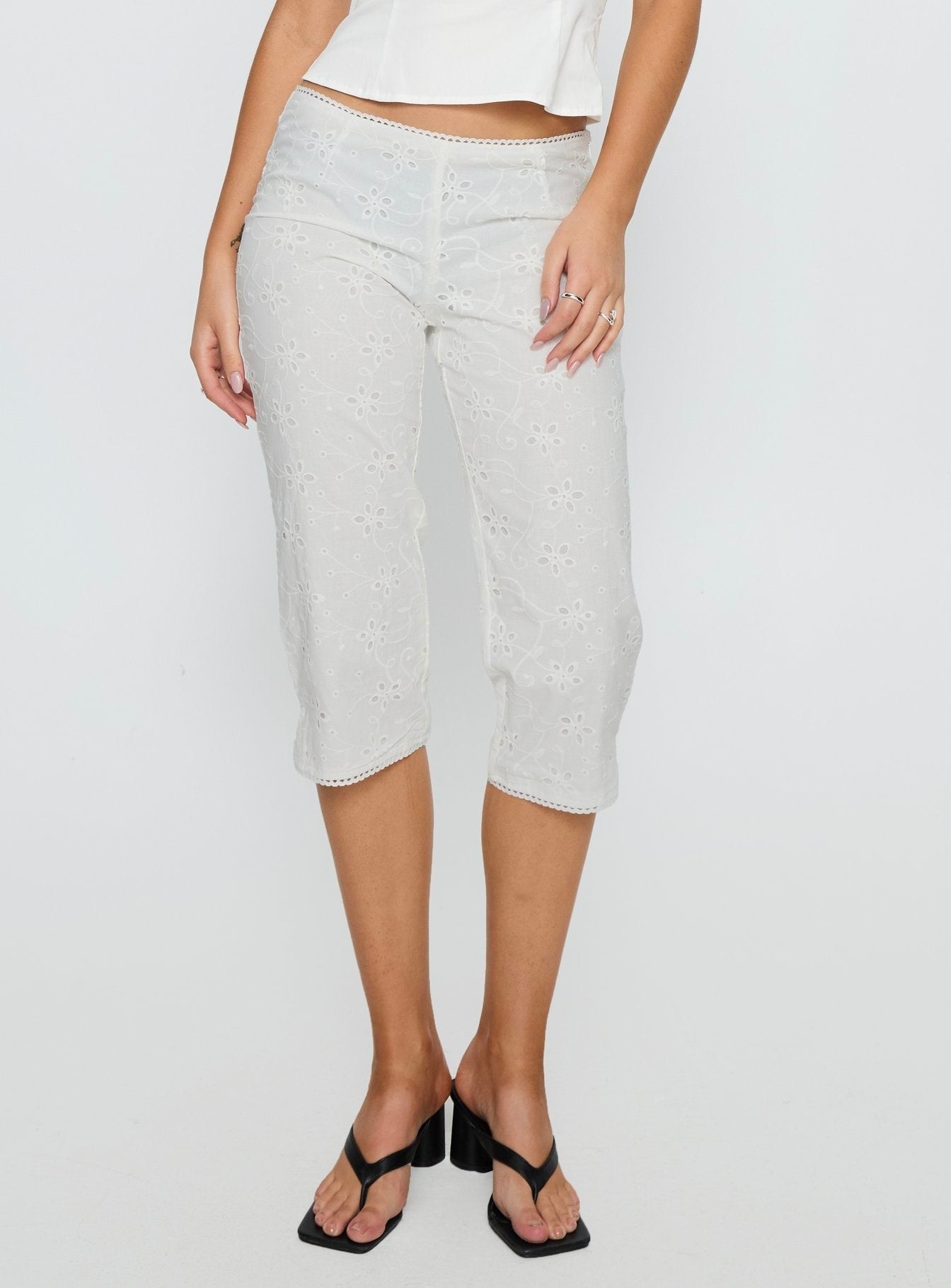 Pamella Anglaise Capri Pant White