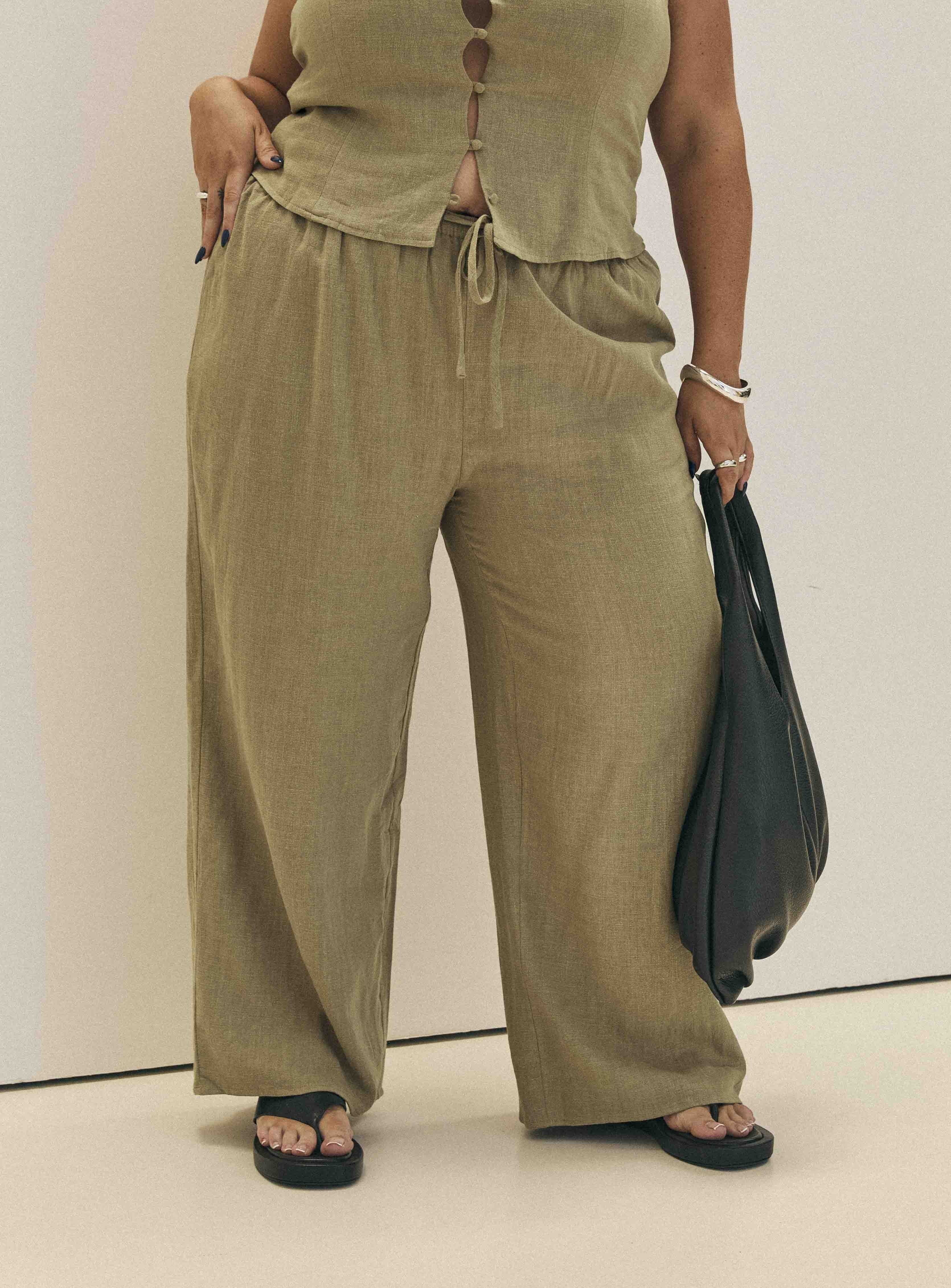 Zenda Linen Blend Top Olive Curve