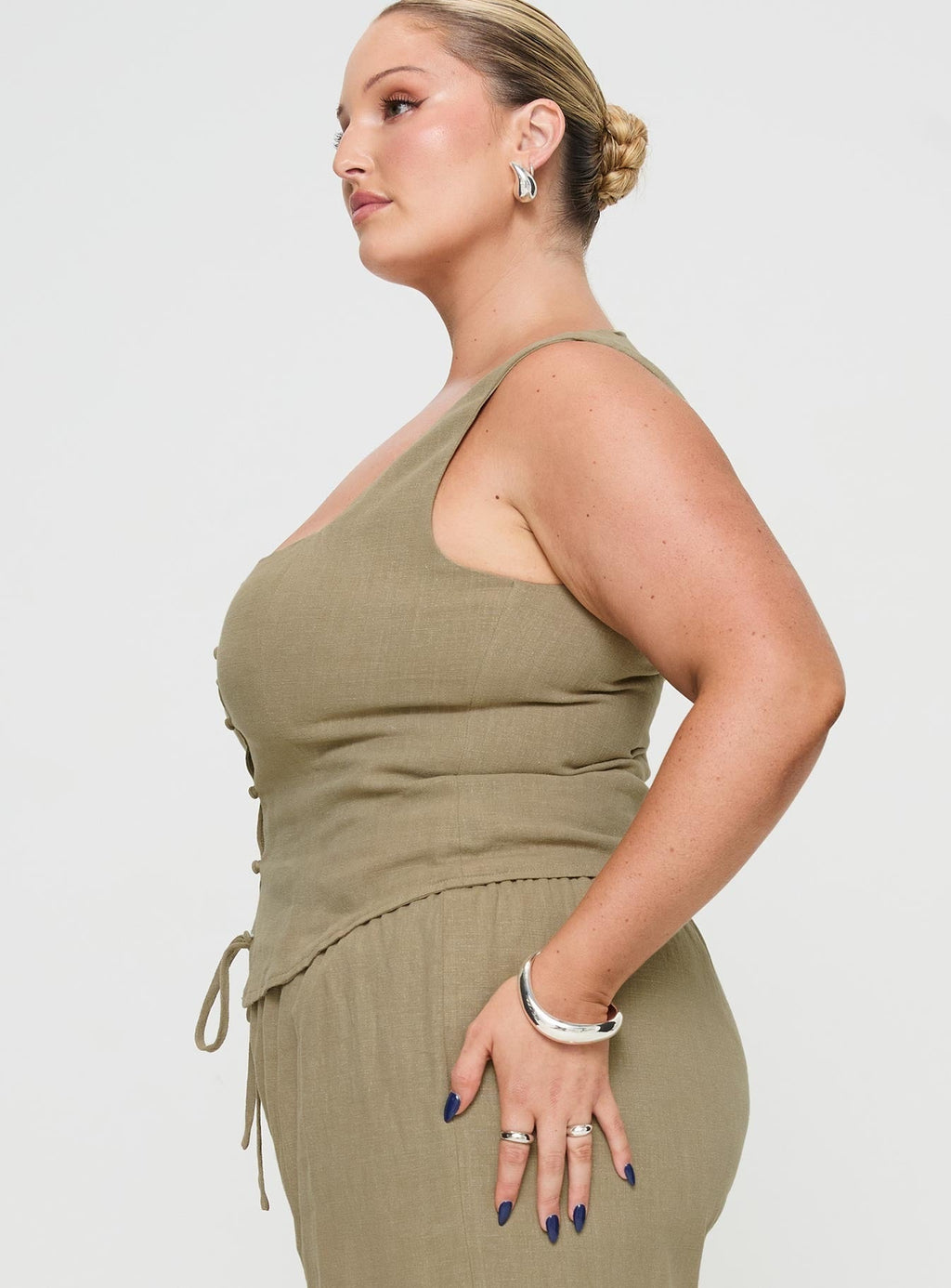 Zenda Linen Blend Top Olive Curve