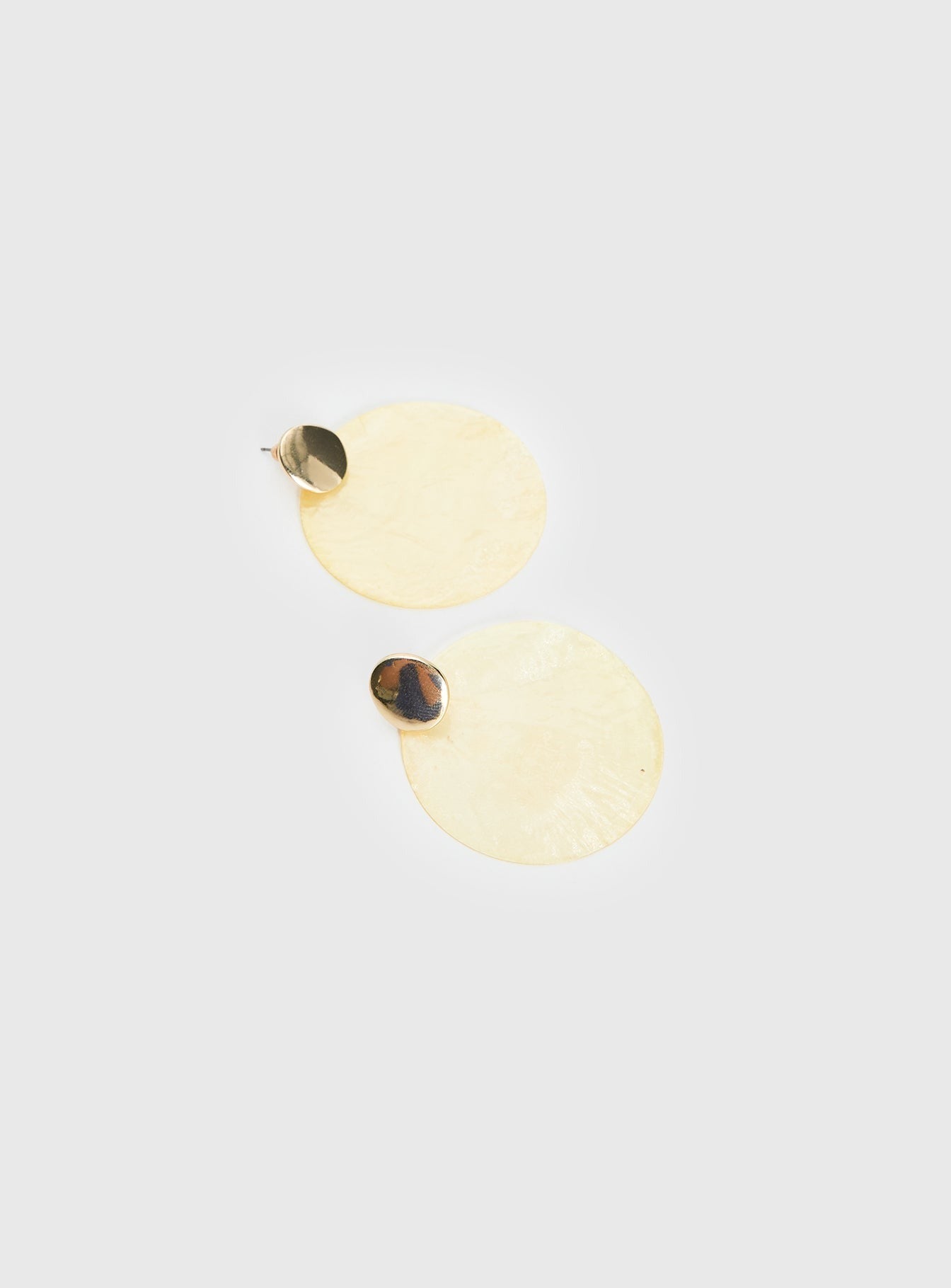 Kinzee Shell Earrings Butter / Gold